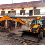 संभल में अवैध मदरसे पर प्रशासन की बुलडोजर कार्रवाई