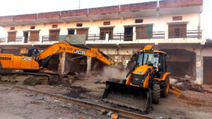संभल में अवैध मदरसे पर प्रशासन की बुलडोजर कार्रवाई